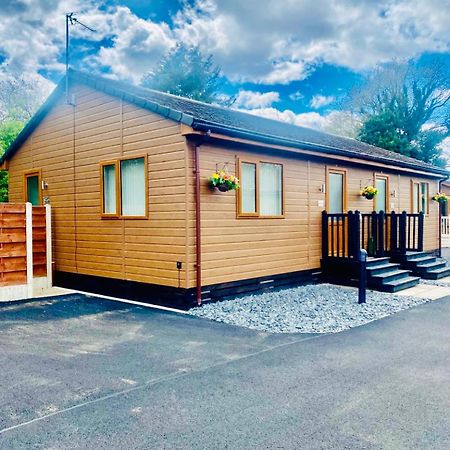 Elder Cabin With Hot Tub 요크 외부 사진