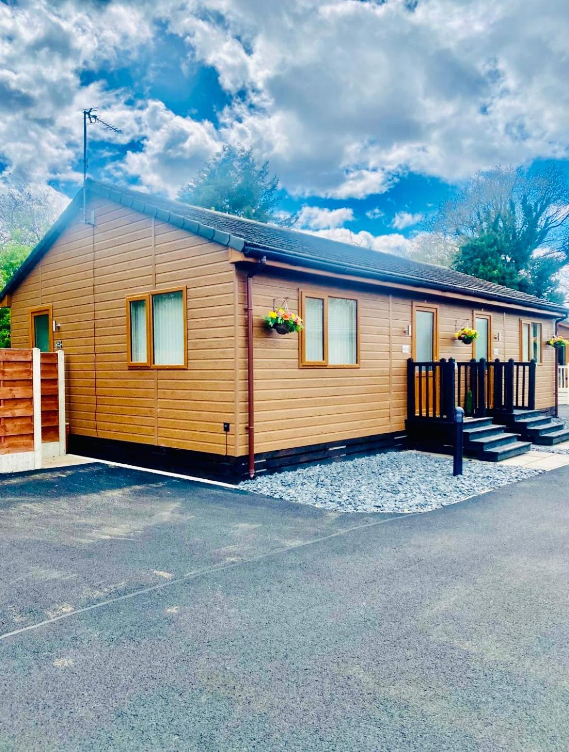 Elder Cabin With Hot Tub 요크 외부 사진